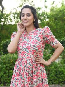 Robes longues maxi décontractées en coton à col en V et dentelle ajourée, nouveau design populaire, élégantes pour femmes, été 2026, meilleur prix - Product Image 3