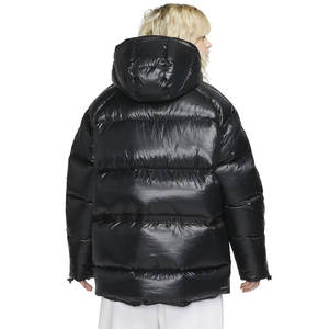 Chaqueta de Invierno Acolchada Negra para Mujer, Tendencia 2026, con Capucha, Manga Larga, Color Sólido, Relleno Grueso de Poliéster, Cierre de Cremallera - Product Image 4