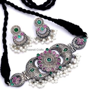 Ensemble de colliers ras-du-cou bohème hippie en argent oxydé et plaqué noir avec pierres antiques, idéal pour les fêtes - Product Image 2