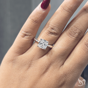 Anillo de compromiso de lujo de oro blanco de 10 quilates con diamante cultivado en laboratorio de 3.0 quilates con corte cojín, certificado IGI, y tallo pellizcado. - Product Image 4