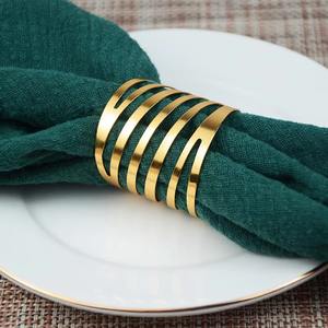 Les anneaux de serviette en acier inoxydable, attrayants et élégants, s'assortissent parfaitement aux couverts assortis, créant un look cohésif et raffiné. - Product Image 6