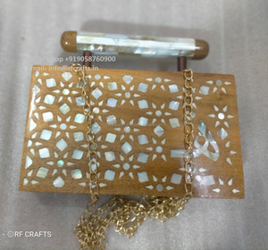 Elegante bolso de mano de madera natural con intrincada incrustación floral de nácar para bodas - Product Image 5