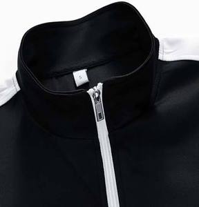 Veste de survêtement noire à col montant et fermeture éclair, design uni sportif, légère en polyester, pour homme - Product Image 5
