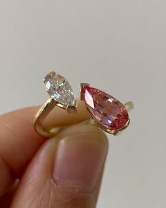 Anillo de compromiso de doble pera con banda abierta, circonita cúbica rosa, anillo clásico llamativo Toi Et Moi, anillo de oro de 14k - Product Image 2