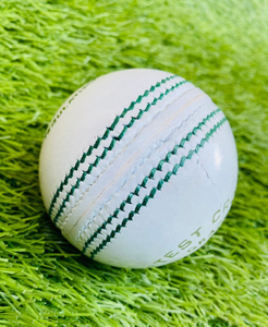 ลูกคริกเก็ต Test Crown เกรด A สีขาว น้ำหนัก 156 กรัม ยี่ห้อ Kookaburra ตะเข็บคุณภาพพรีเมียม IBEX HILLS เย็บด้วยมือ แกนคอร์กเต็ม - Product Image 6