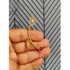 Elegantes pendientes colgantes de flor chapados en oro con circonita roja y esmalte verde para mujer, joyería de boda de estilo vintage - Product Image 1
