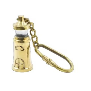 Porte-clés en laiton style phare, mousqueton vintage, anneau rond en métal gravé, accessoire de mode - Product Image 1