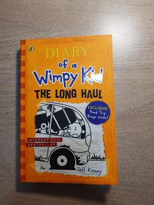 Diario de un niño que se cansa de la vida, El viaje largo, de Jeff Kinney, novela de bolsillo para jóvenes lectores - Product Image 1