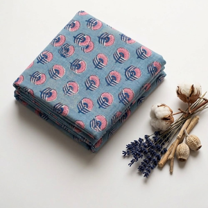 Tela de Algodón Orgánico Ecológico con Estampado Floral Azul Índigo, Tela Suave, Transpirable y Ligera para Prendas Femeninas - Product Image 2