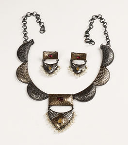 Conjunto de Joyería Boho de Plata Oxidada de Dos Tonos |   Collar y pendientes tribales de piedra roja |   Set de Regalo Étnico Indio para Bodas - Product Image 1