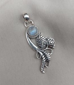 Colgante de Piedra Lunar Arcoíris de Plata de Ley 925, Joyería de Piedras Preciosas Naturales Hecha a Mano, Proveedor Mayorista - Product Image 2