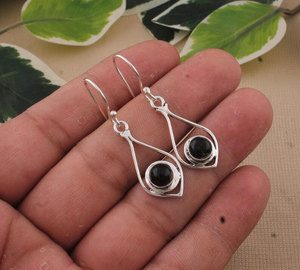 ต่างหูหยดน้ำหยกดำ ชุบเงิน ทำจากทองเหลือง ดีไซน์มินิมอล ต่างหูห้อยสไตล์โบโฮ เครื่องประดับทำมือสำหรับผู้หญิง ของขวัญ - Product Image 3