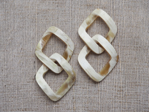 Pendientes Colgantes de Cuerno de Búfalo Ecológicos Hechos a Mano para Mujer, Ligeros y Modernos para Boda, por Perfect Enterprises - Product Image 4