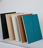 Caja de cartón impermeable, personalizable, con revestimiento de melamina, moderna, resistente a la humedad, de 1220 x 2440 mm, embalaje en caja de cartón.
