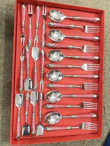 Ensemble d'ustensiles de service en métal vintage avec poignées roses, 12 pièces, design élégant pour la cuisine - Product Image 4