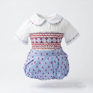 Nouvelle arrivée Combinaison bébé à smocks faits main, bleu vichy, broderie cerise, 100% coton, vêtements de boutique - Product Image 1