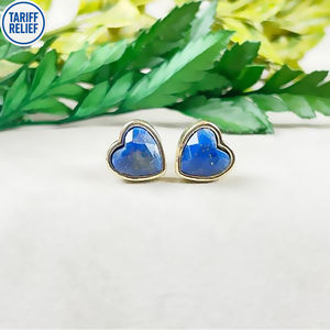 Boucles d'oreilles en forme de cœur en lapis-lazuli naturel, 9 mm, serties de plaqué or |   Bijoux minimalistes pour femmes - Product Image 5