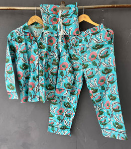 ชุดนอนลายดอกไม้ ผ้าฝ้ายนุ่ม ระบายอากาศได้ดี ชุดนอนสองชิ้น - Product Image 1