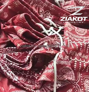 Ensemble d'uniformes de football 7v7 personnalisés pour l'été : maillot, short, casque, gants, bandeau, sac à dos, kit d'équipe - Product Image 4