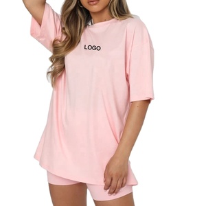 เสื้อยืดโอเวอร์ไซส์สีชมพูผ้าฝ้ายสำหรับผู้หญิง ทรงหลวม คอกลม แขนสั้น สีพื้น สวมใส่สบายๆ ในฤดูร้อน พิมพ์ลายโลโก้ด้านหน้า - Product Image 1