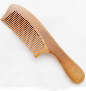 Peigne en bois artisanal naturel en bois de santal, peigne à barbe en bois - Product Image 1