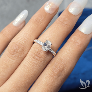 แหวนเพชรทรงรี 1 กะรัต เพาะเลี้ยงในห้องปฏิบัติการ พร้อมใบรับรอง IGI ตัวเรือนทองคำขาว 10K แบบฝังเพชรเรียงแถว - Product Image 4