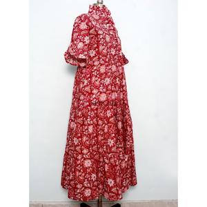 เดรสยาวผ้าฝ้ายพิมพ์ลายสีแดง คอสูง แขนทรงระฆัง พิมพ์ลายดอกไม้ ผ้าฝ้ายผสมลินิน พร้อมเข็มขัด - Product Image 4