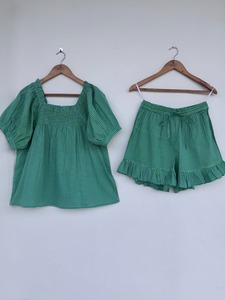 Ensemble 2 pièces pour femme, haut et short en coton à carreaux vichy verts, col carré, volants, coupe ample, style Prairie Chic, printemps-été - Product Image 1