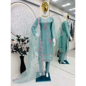 Ensemble de costume de soirée pour femmes de créateur avec broderie et travail de paillettes - Product Image 5