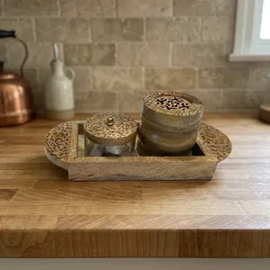 Ensemble brûle-encens en bois sculpté sur plateau décoratif avec un pot à couvercle en treillis et un récipient de rangement en acrylique pour l'aromathérapie - Product Image 5