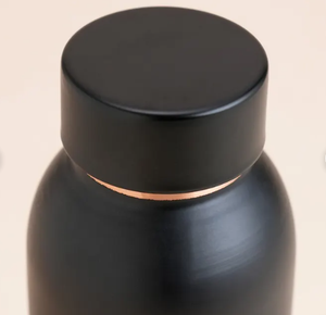 Bouteille en cuivre artisanale avec revêtement noir et emblème de lotus, vaisselle de voyage portable au design traditionnel - Product Image 5