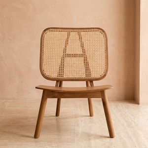 Fauteuil lounge commercial moderne en teck avec pieds coniques et dossier en rotin pour hôtels de luxe, complexes hôteliers, villas et commandes de sièges d'appoint professionnels - Product Image 1