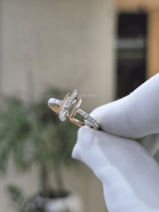 Anillo de Compromiso de Lujo con Diamantes Geométricos Cultivados en Laboratorio, Certificados por IGI, Oro de 14K en Dos Tonos, con Banda Pavé, para Mujer - Product Image 2
