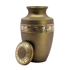 Urna Funeraria de Latón Macizo con Acabado Dorado y Diseño Floral Grabado de Hoja de Laurel, Hecha a Mano, para Cenizas Humanas, Recuerdo Conmemorativo para Adultos - Product Image 1