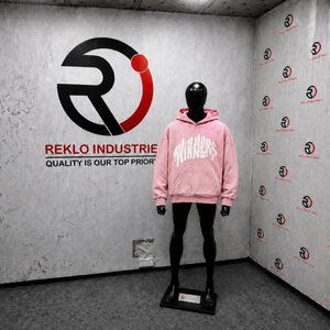Sudadera con Capucha Oversize Rosa con Bordado Gráfico Blanco, Estilo Urbano Casual Unisex, Felpa Gruesa, Bolsillo Canguro - Product Image 3