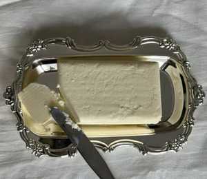 Panier de rangement rectangulaire moderne en métal noir avec poignée en bois pour comptoir de cuisine, organisateur de garde-manger, bac à légumes - Product Image 2