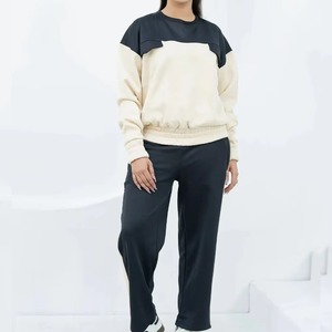 Sudadera Beige para Mujer con Bloques de Color, Cuello Redondo, Manga Larga, Corte Holgado, Ropa Casual de Otoño, 100% Poliéster, Peso Medio - Product Image 2
