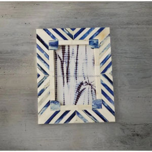 Cadre photo en bois artisanal avec motif diamant en résine ivoire et bois naturel, décoration moderne pour table, accent de décoration intérieure - Product Image 1