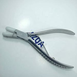 คีมจมูกแบนที่มีกรามไนลอนคู่เหมาะสำหรับการดัดชิ้นส่วนที่ยึดลวดและปกป้องพื้นผิวที่บอบบางระหว่างทำงาน - Product Image 4