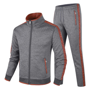 Conjunto Deportivo para Hombre en Gris con Detalles Rojos, Chaqueta con Cierre Completo, Pantalones Deportivos, Ropa Casual de Otoño, Mezcla de Poliéster y Algodón, Corte Regular, Bolsillos Laterales - Product Image 1