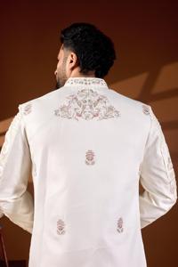 Sherwani Botanique Premium Royal Divine Pearl, Base Divine Touch, Multicolore Pastel, avec Fil Dhaga, Perles Fines et Paillettes, pour Tenue de Mariage - Product Image 4