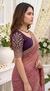 Sari de Seda Rosa Elegante de AARA Fashion con Bordado Dorado y Borde Floral, Protección Solar para Bodas y Ocasiones Especiales, Ropa Tradicional para Mujer - Product Image 5