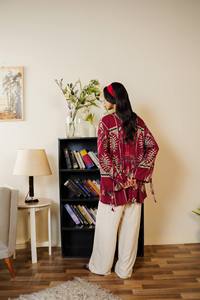 Ensemble Kurti et cordon en rayonne et coton rouge cerise, design élégant, coupe confortable et allure ethnique stylée - Product Image 4