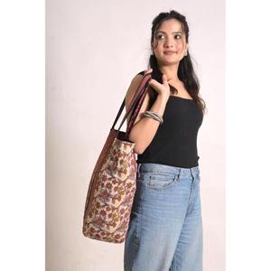 Bolso Tote de Algodón Kantha Vintage, Bolso de Hombro Boho Indio Hecho a Mano, Bolso Tote Reutilizable con Estampado Floral - Product Image 3