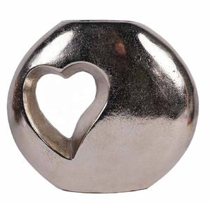 Jarrón de Metal de Aluminio Fundido con Forma de Corazón Moderno, Nuevo, para Decoración del Hogar, Sala de Estar, Dormitorio, Estantes, Mesas, Precio al por Mayor - Product Image 1