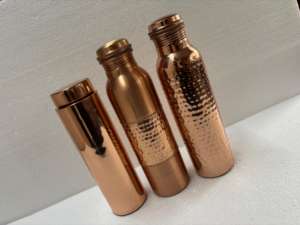 Botella de Agua de Cobre Martillado 100% Puro, a Prueba de Fugas, Beneficios Ayurvédicos para la Salud, Diseño sin Costuras, Ecológica, para Deportes y Gimnasio, 1L - Product Image 2