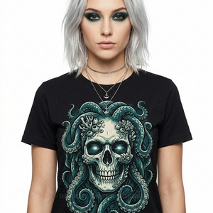 เสื้อยืดลายกราฟิกพินอัพสไตล์ช่างซ่อมซอมบี้สีเขียวสำหรับผู้หญิง ผลิตโดยผู้ผลิตเสื้อยืดลายกราฟิกแบบกำหนดเอง สไตล์เสื้อผ้าทำงานแนวเรโทรสยองขวัญในโรงซ่อม - Product Image 4