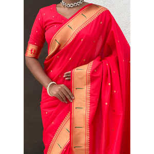 ผ้าไหมมาลาลักมี ปัญธนี ซิลค์ ซารี ลายทอสีแดง ประดับด้วยดิ้นทอง น้ำหนัก 650 กรัม เสื้อผ้าอินเดียและปากีสถาน - Product Image 2