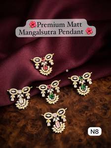 Pendentif Mangalsutra de luxe finition or pour femme avec perle et motif floral, idéal pour mariage, mariée ou usage quotidien - Product Image 2