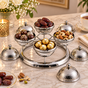 Ensemble de plats de service de luxe avec des bols en métal martelé et un support rond pour les dattes, les fruits secs, les chocolats, les noix, les collations, les bonbons - Product Image 3
